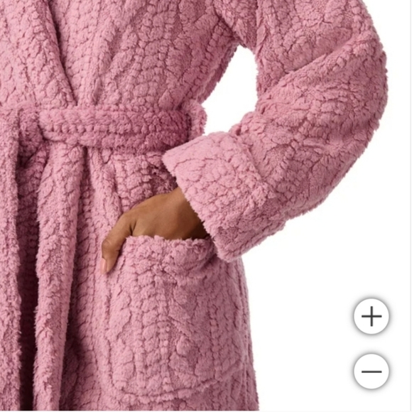 Room Service Robe Cable Textured Jacquard Fabric - Picture 5 of 10